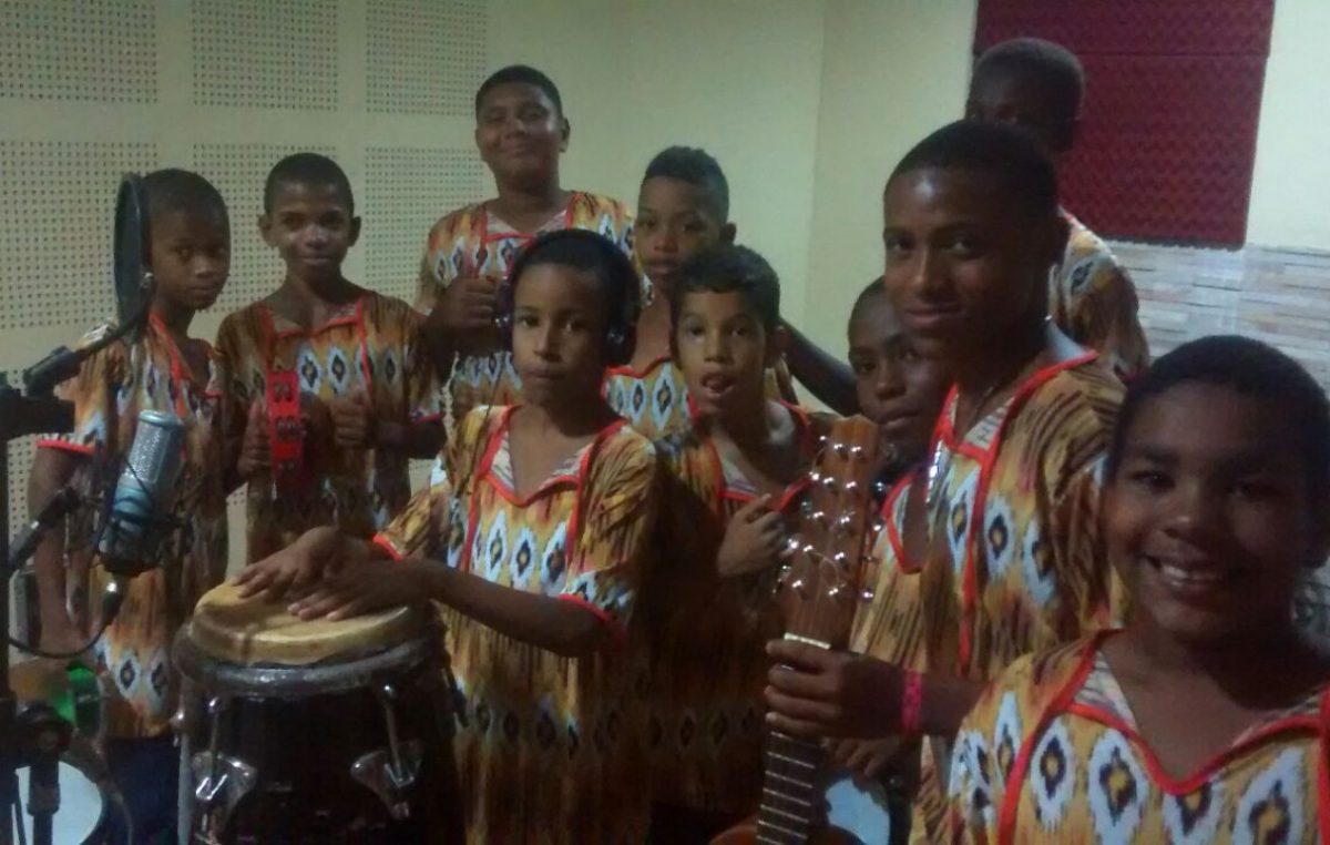 Alunos da rede municipal de ensino gravam um CD para o I Festival de Arte Educação de São Francisco do Conde – Voarte