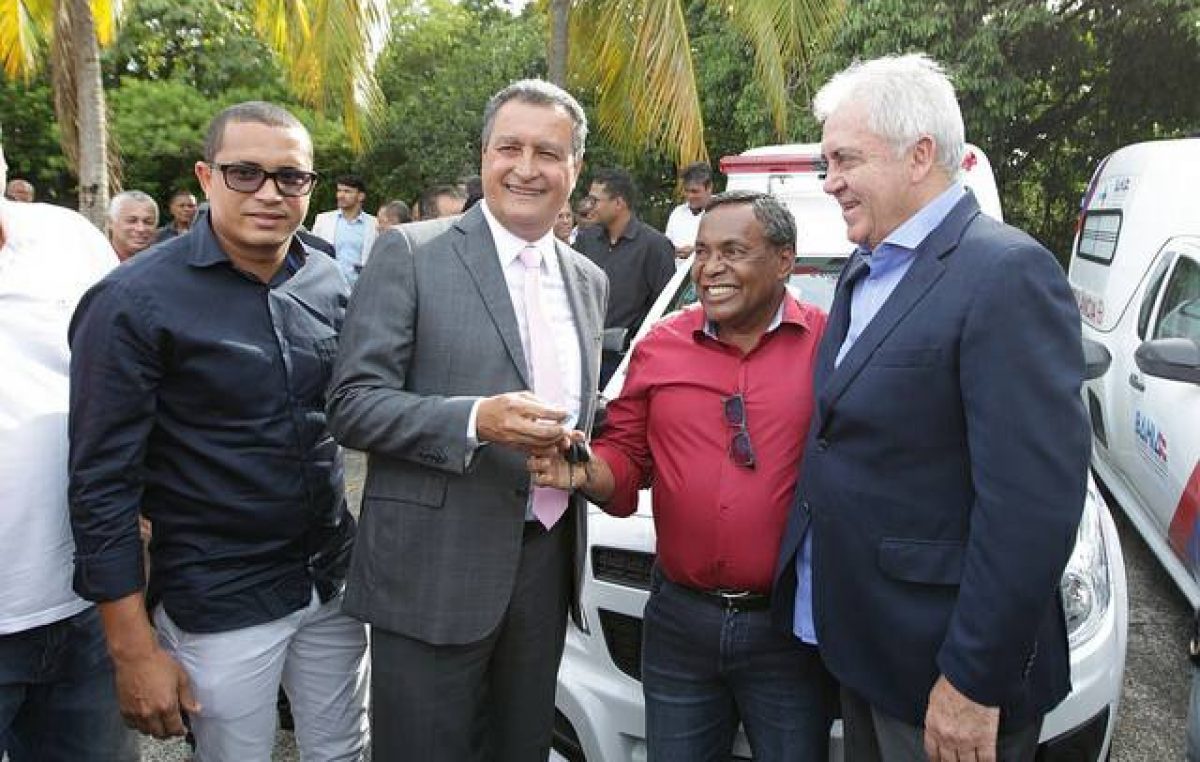 Prefeito recebeu chave da nova ambulância de São Francisco do Conde