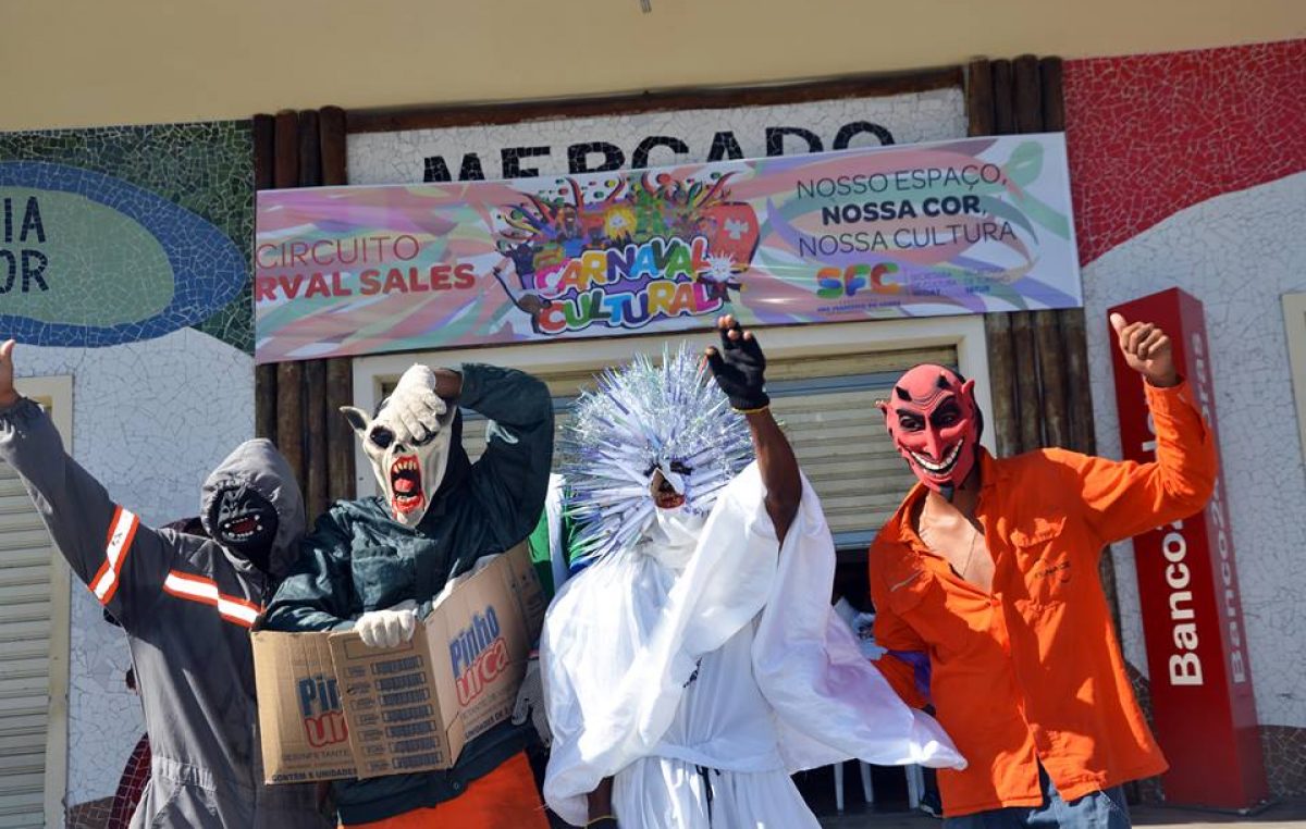 Bandas animam domingo de Carnaval na orla marítima de São Francisco do Conde