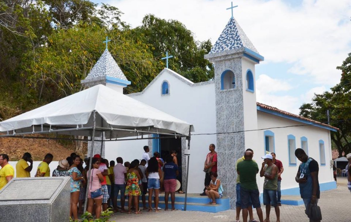 Festejos para Santo Antônio dos Navegantes aconteceu no sábado (24) e atraiu centenas de fiéis