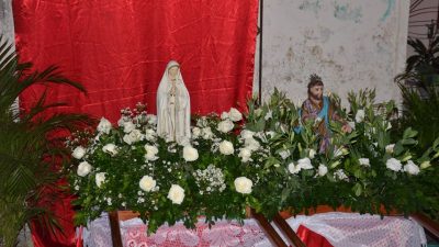 Fiéis renderam homenagens a Nossa Senhora de Fátima no último domingo (13)