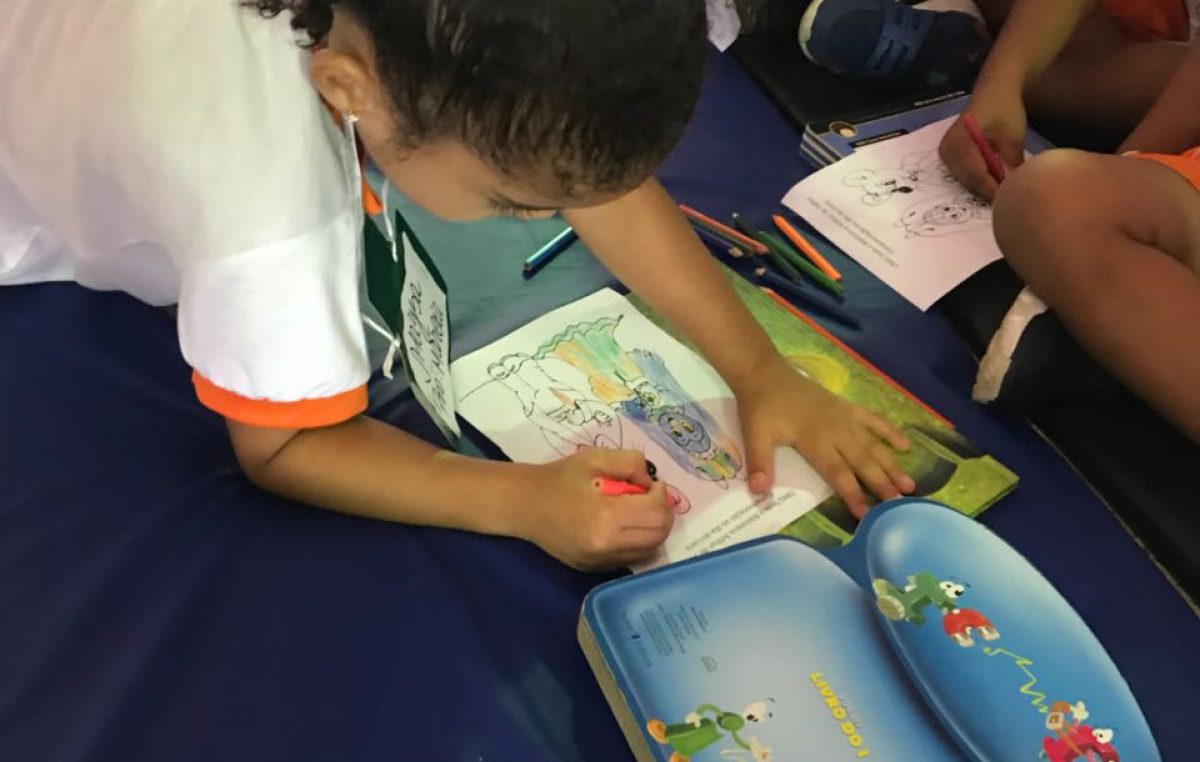 Atividade realizada em parceria com o CRAS/SEDESE e a Biblioteca Central estimulam o hábito da leitura