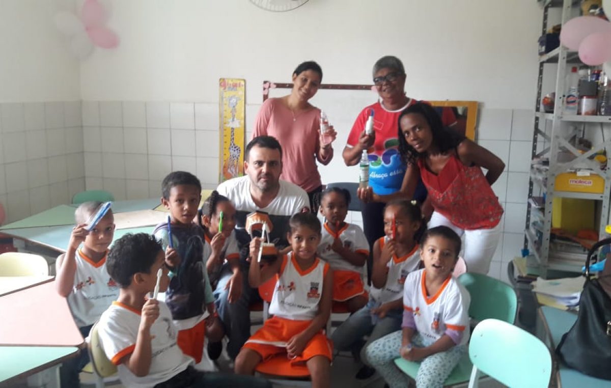 74 alunos de Jabequara das Flores assistiram palestras sobre higiene bucal, alimentação saudável, escabiose e leptospirose