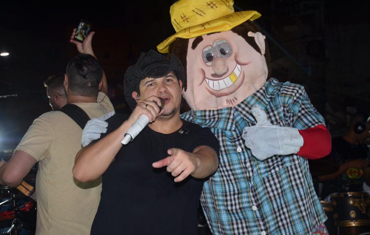 Segundo dia de festejo junino teve muito arrasta-pé