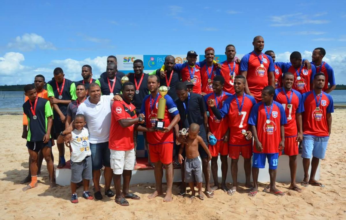 O time da Santa Rita conquistou o título de campeão da II Copa Osmar Machado de Futebol de Areia