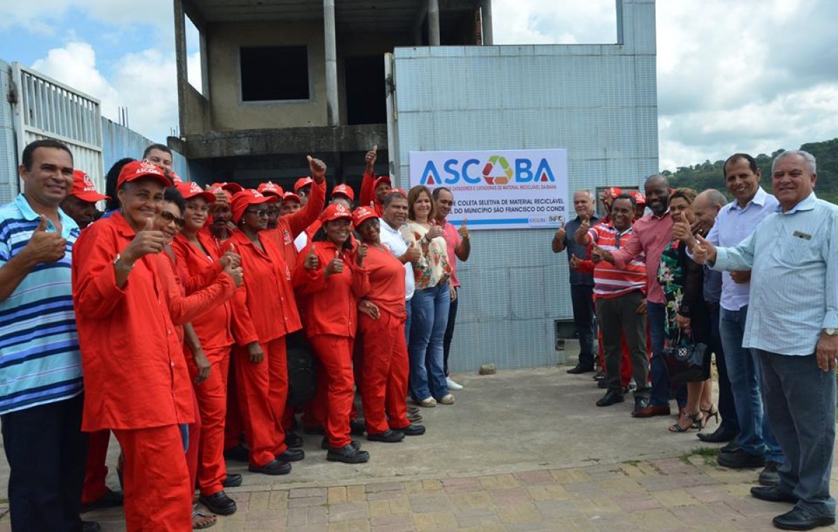 Membros da Associação de Catadores de Material Reciclável da Bahia iniciaram os trabalhos nesta quarta-feira (01)