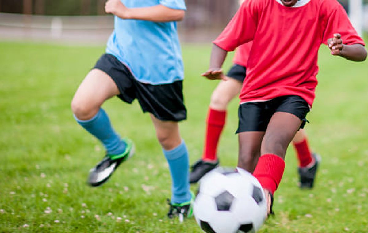 Disputa e bola na rede: Chuva de gols marcou a 9ª rodada da Copa Furacão de Futebol Infantil