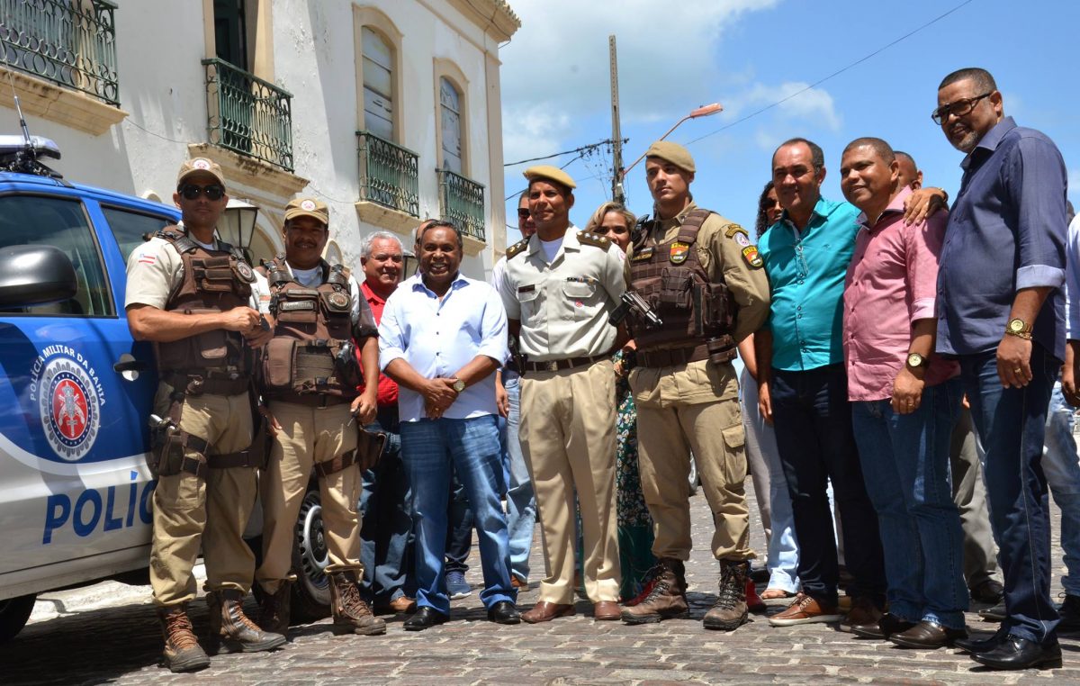 Prefeitura realiza a entrega de duas viaturas para integrar a frota de policiamento do município