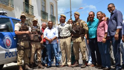 Prefeitura realiza a entrega de duas viaturas para integrar a frota de policiamento do município