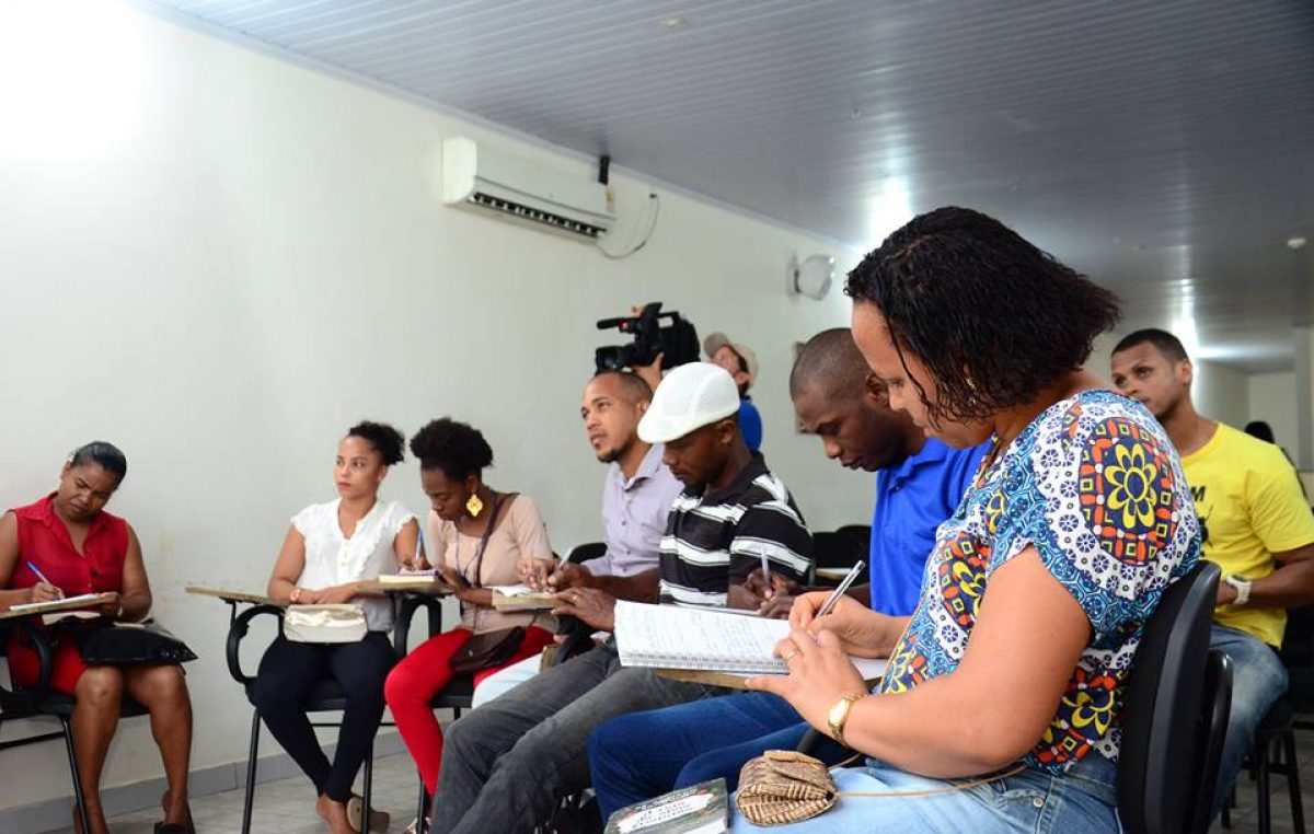 Oficina promovida pela SECULT auxiliou artistas, produtores, associações e grupos culturais do município na elaboração de Projetos