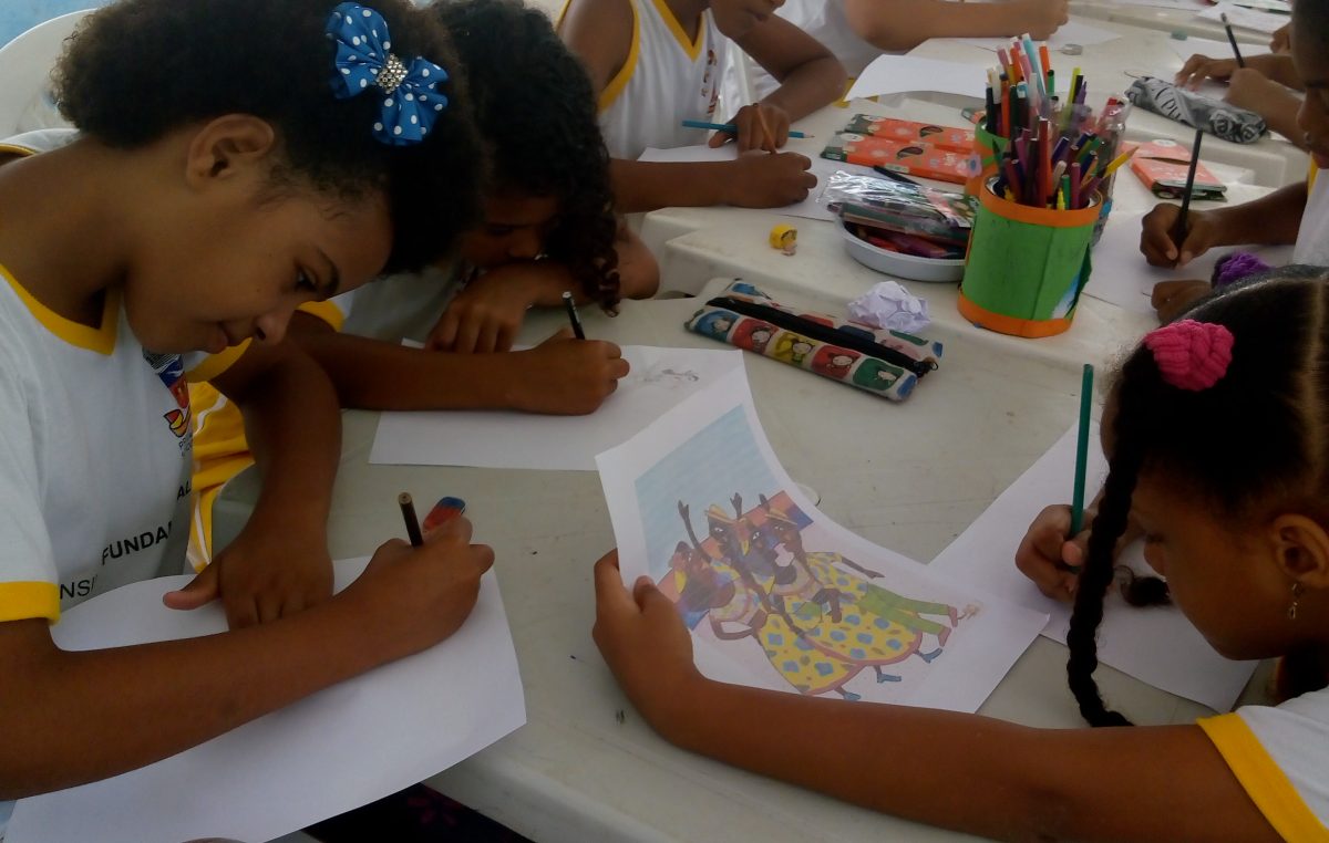 Mais de 100 alunos da Escola Frei Eliseu Eismann participaram de oficinas de Desenho e Pintura em Tela