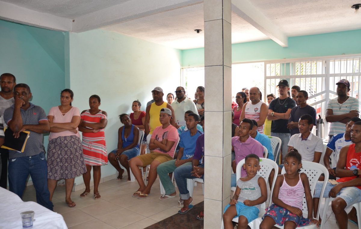 Gestão reúne moradores da Curupeba para tratar de calçamento para a localidade