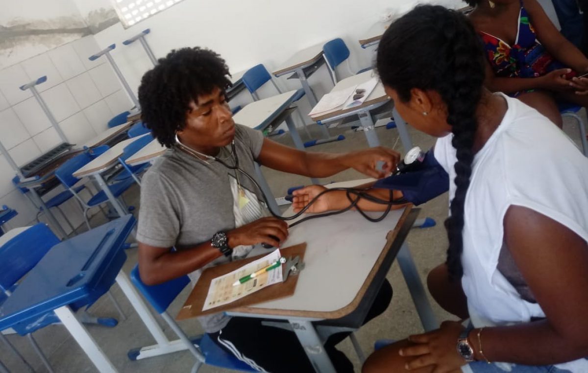 Em uma contrapartida social, universitários beneficiários do PROUNIFAS participam de Feira de Saúde