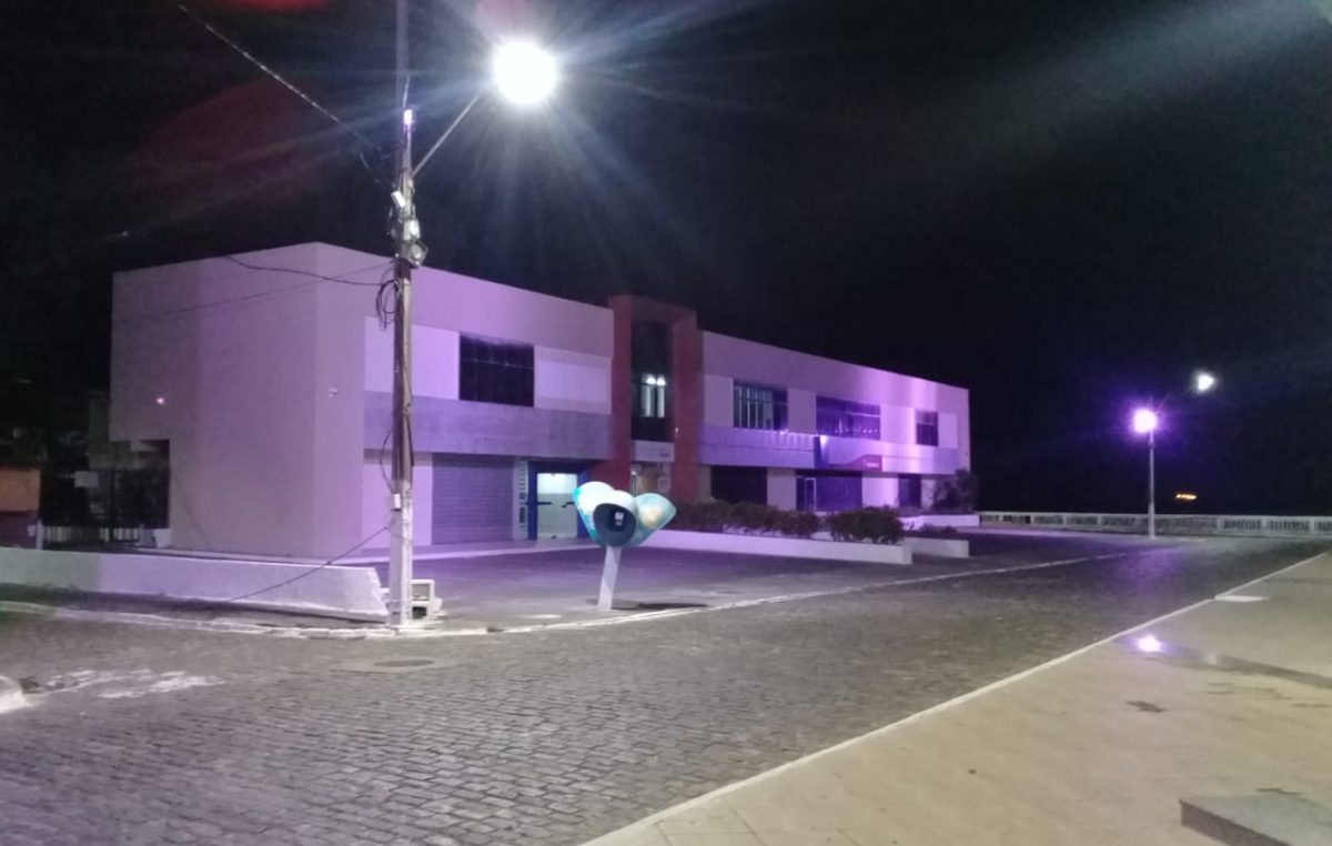 Outubro Rosa: Cidade ganha iluminação especial e ações de saúde em alusão a luta contra o Câncer de mama