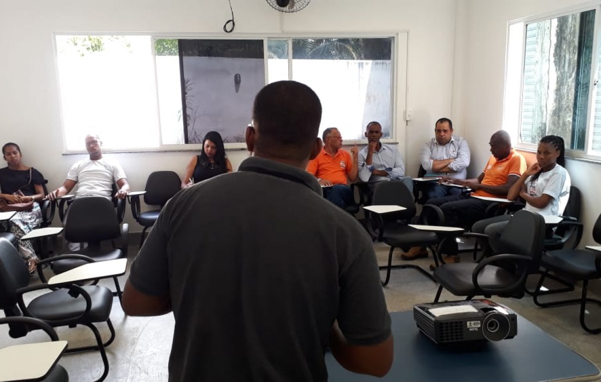 Palestra “Orientações para Revendedores de Gás e Água” foi promovida pela Secretaria de Desenvolvimento Econômico (SEDEC) para os comerciantes locais