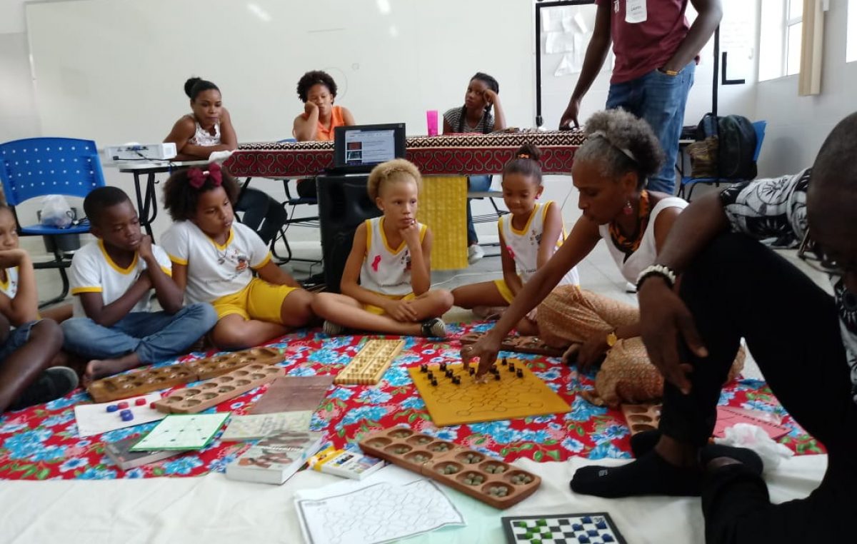 Estudantes da Frei Eliseu Eismann conhecem outras matemáticas, durante a Semana Universitária da UNILAB