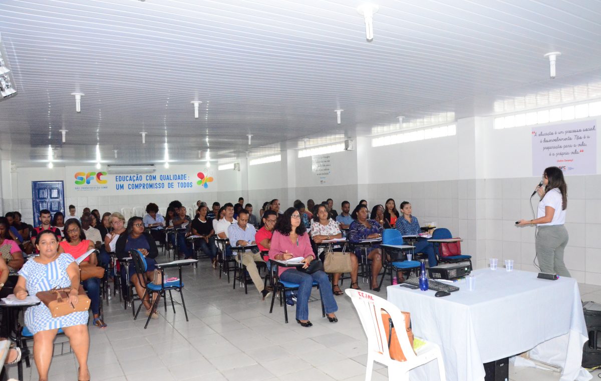 Servidores públicos participaram ativamente da primeira aula do Programa de Capacitação Continuada em São Francisco do Conde
