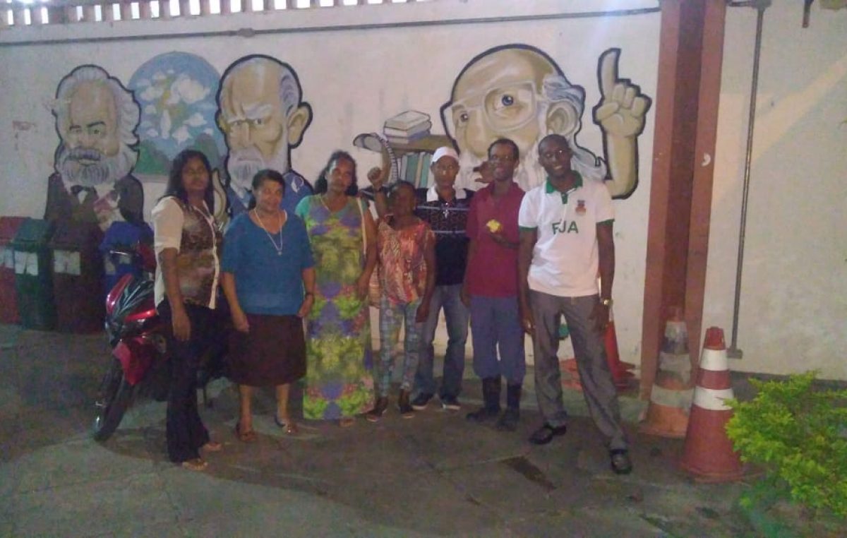 Estudantes da Educação de Jovens e Adultos da Duque de Caxias se apresentam na UNEB