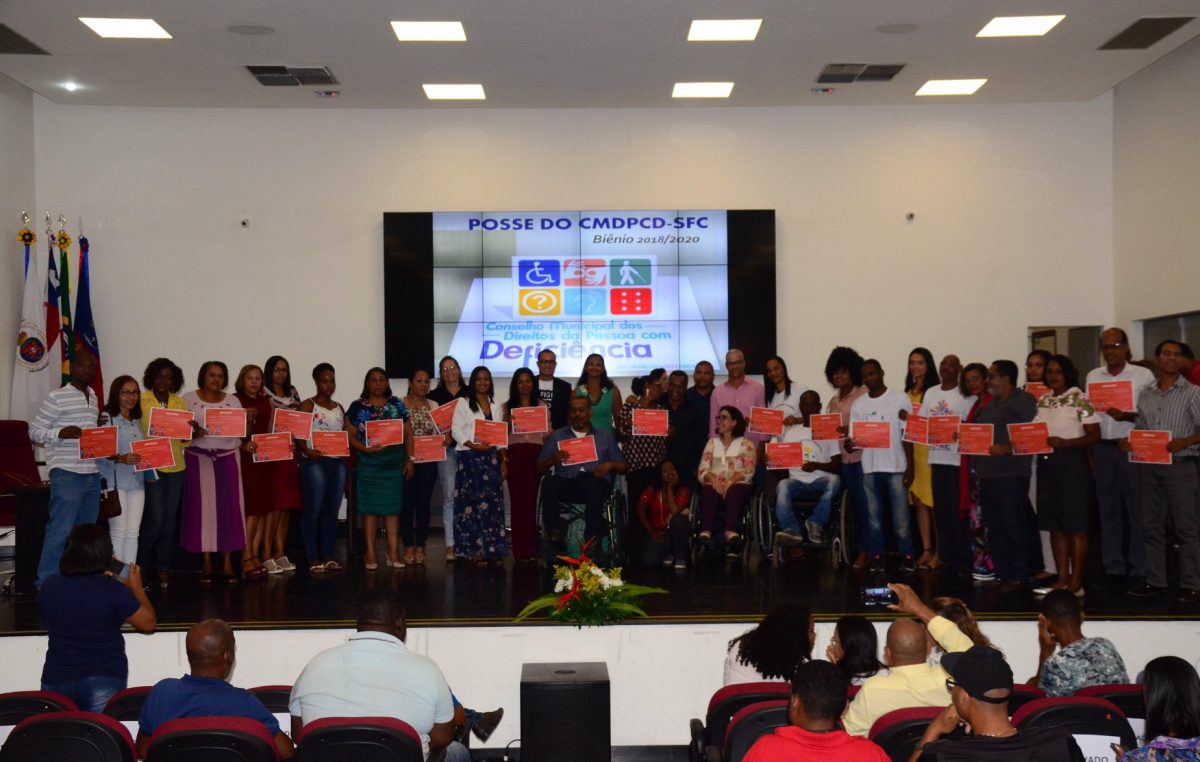 Prefeito empossa conselheiros municipais dos Direitos da Pessoa com Deficiência – biênio 2018/2020