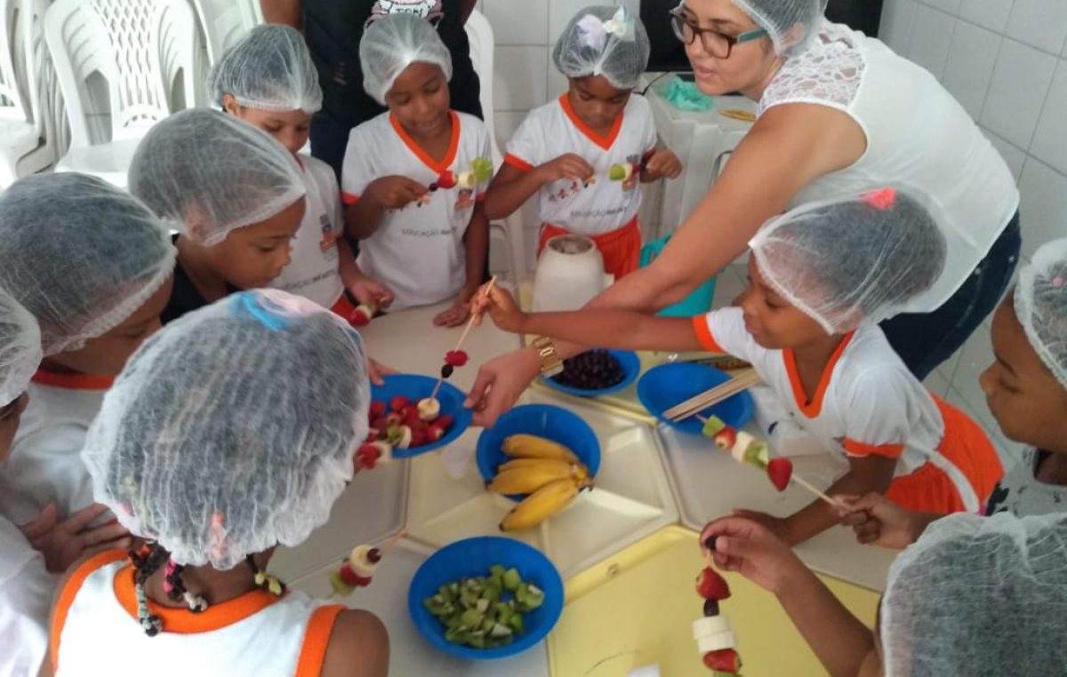Consumo de frutas é estimulado na Rede Municipal de Ensino