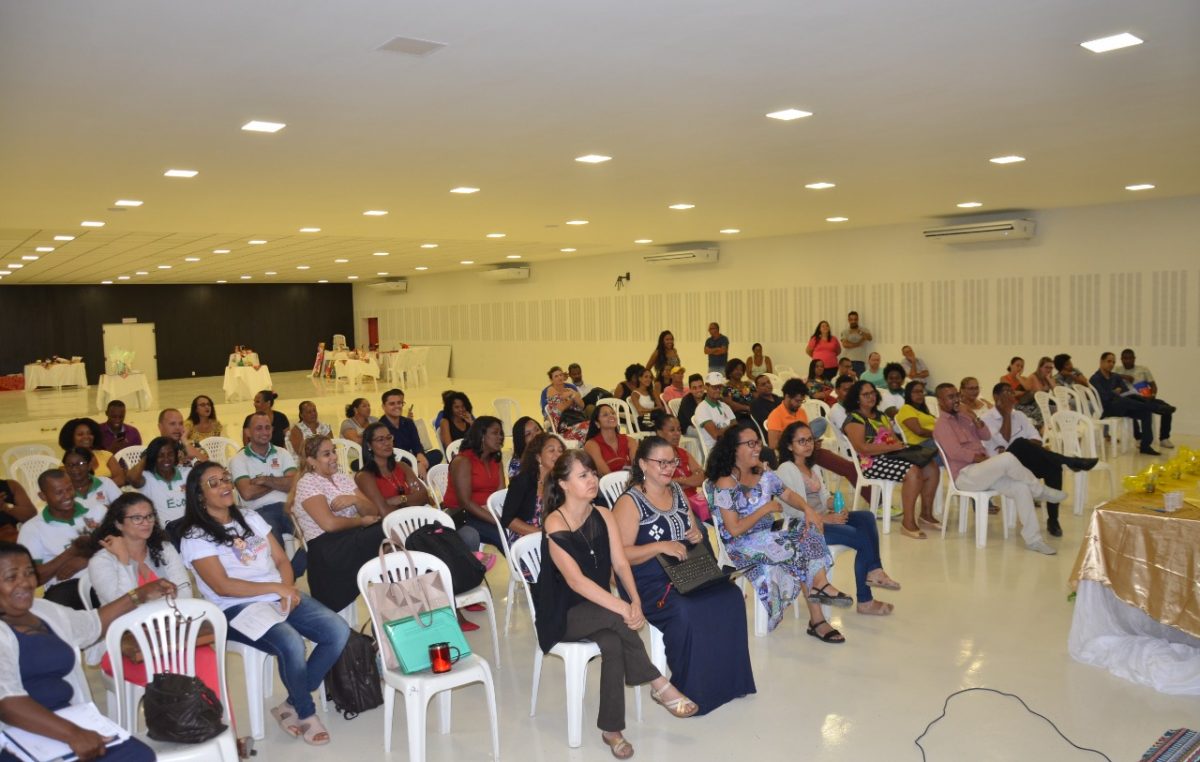 Seminário das ações exitosas da Educação de Jovens e Adultos é realizado pela Secretaria da Educação de São Francisco do Conde