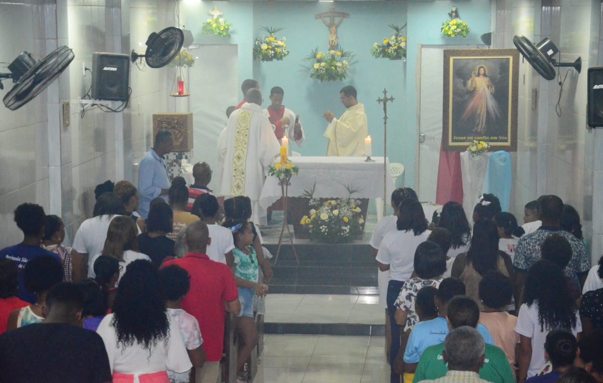 Fiéis lotaram a missa de abertura dos festejos em honra a Jesus Misericordioso