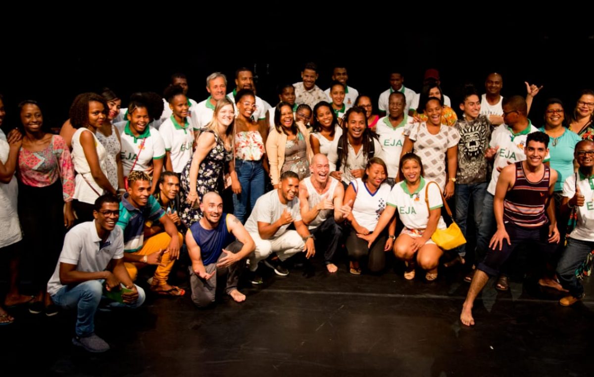 Educação para além dos muros da escola: Estudantes da EJA participam do Festival Internacional VivaDança