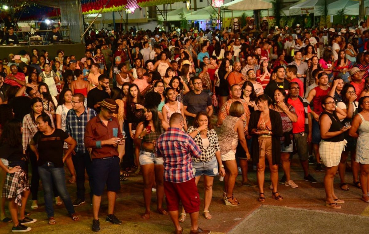 Milhares de pessoas encheram a Orla Marítima de São Francisco do Conde no primeiro dia do Arraiá Chico 2019