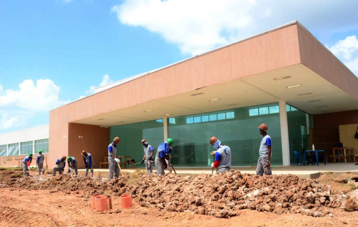 Obras para a ampliação e adequação da Policlínica Regional de Saúde andam a passos largos