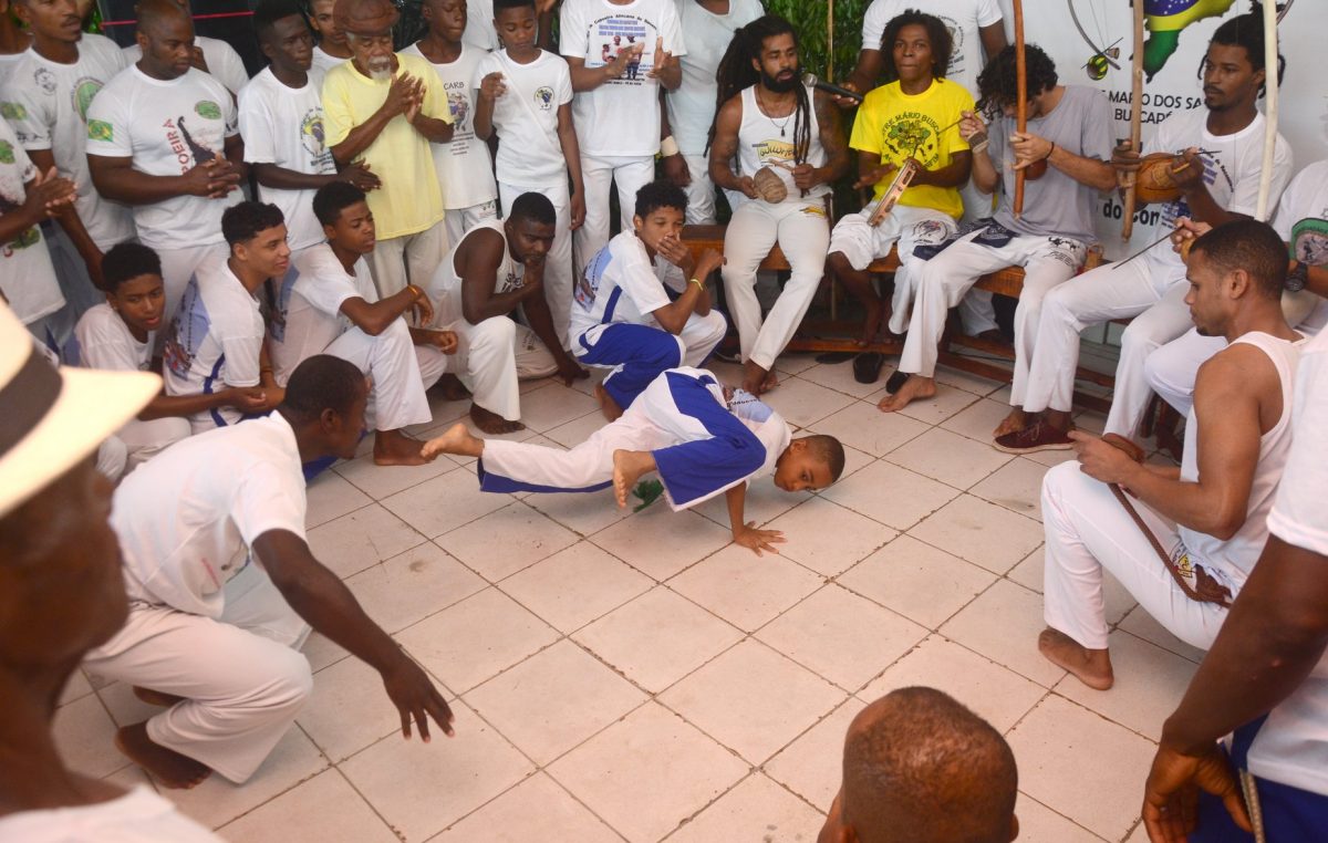 Associação de Capoeira Africanos do Recôncavo realizou batizado com dezenas de jovens franciscanos