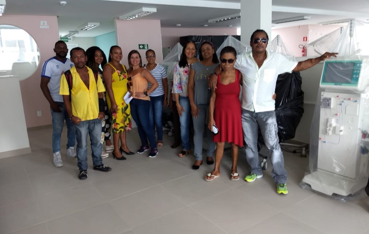 Pacientes de São Francisco do Conde que realizam hemodiálise em cidades circunvizinhas visitam as instalações do Instituto de Nefrologia do Recôncavo (INERE)