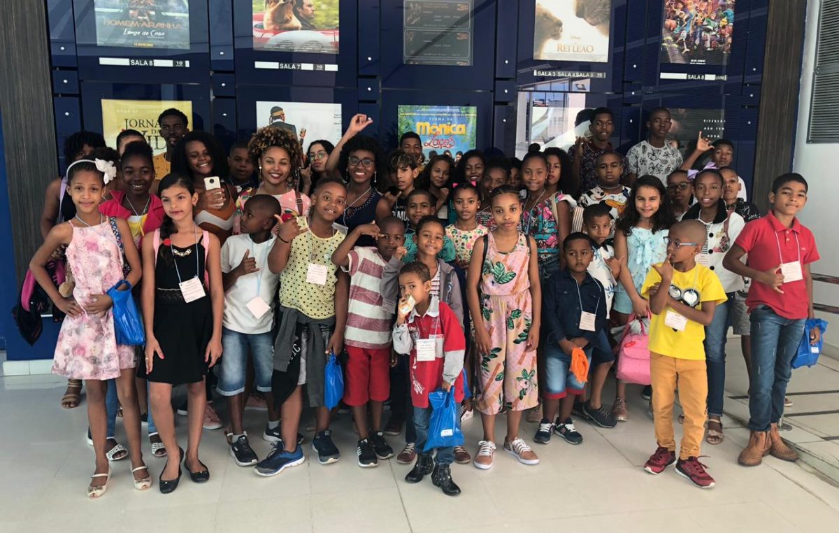 CRAS promoveu às crianças e adolescentes do SCFV passeio ao shopping