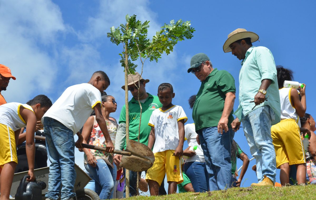 SEMAP, SESCOP e SEDUC realizam plantio de árvores em comemoração ao Dia Mundial da Árvore