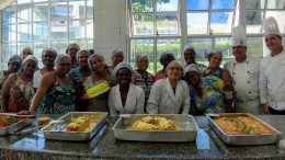 ﻿Marisqueiras e merendeiras da Rede Municipal de Ensino participam de oficina com pesquisadores da Escola de Nutrição da UFBA