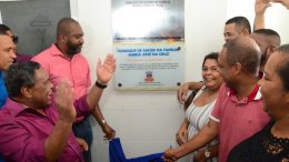 Em clima de festa, a Prefeitura entregou à comunidade a Unidade de Saúde da Família Maria José da Cruz