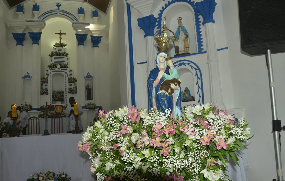 Novenário, missa e procissão marcaram as homenagens a Nossa Senhora do Amparo, em Paramirim