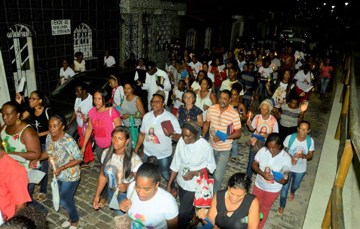 Procissão deu início as homenagens a Nossa Senhora do Monte