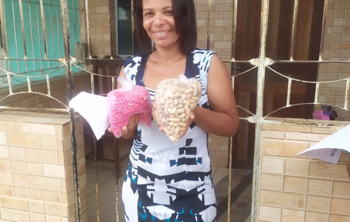 SEMAP: Agricultores familiares recebem sementes de milho, feijão e amendoim