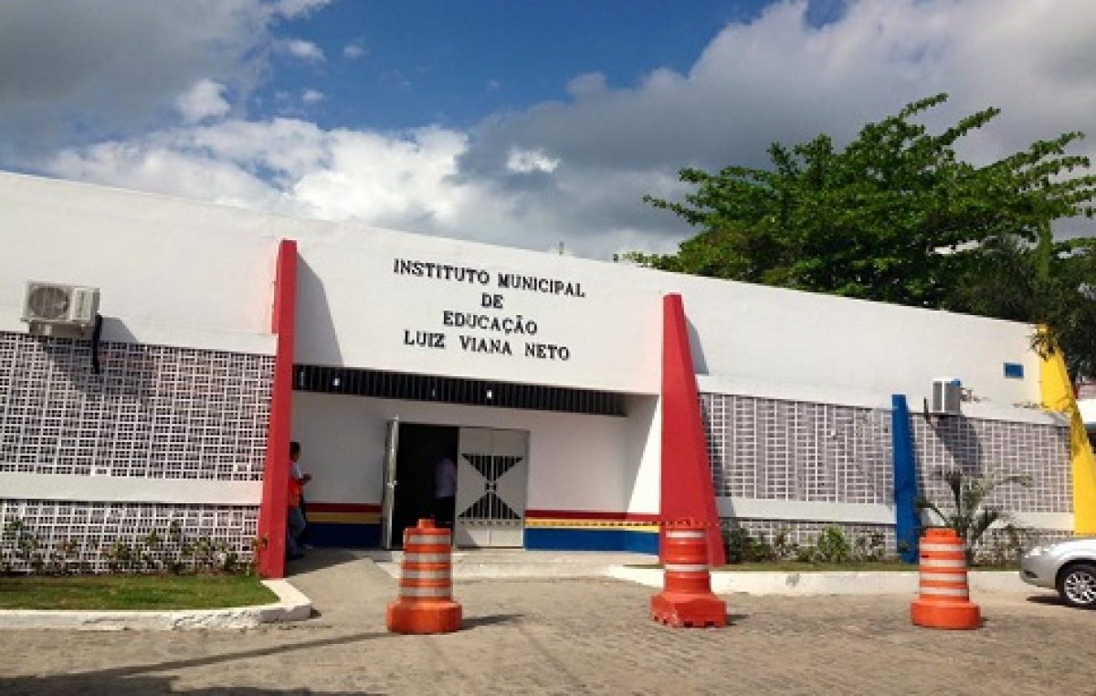 Instituto Municipal Luiz Viana Neto utiliza o Facebook como canal de comunicação com seus alunos