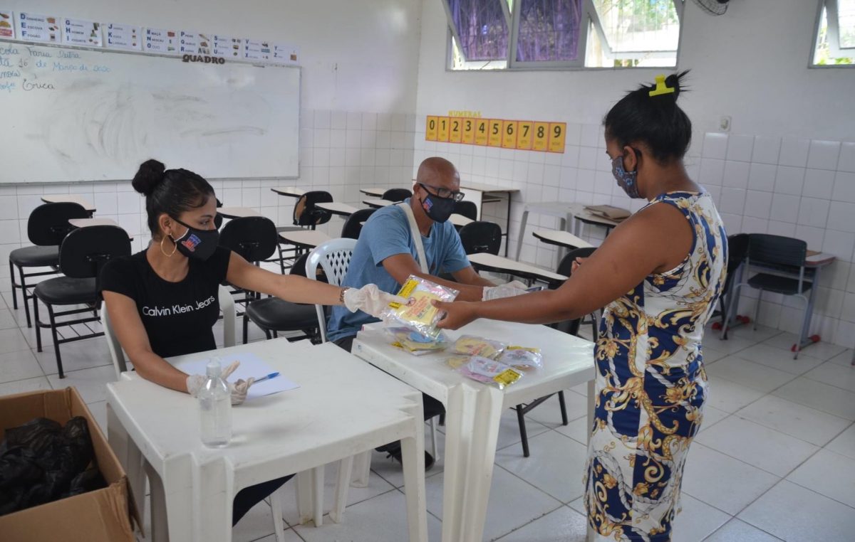 Prefeitura dá continuidade à distribuição de máscaras à população