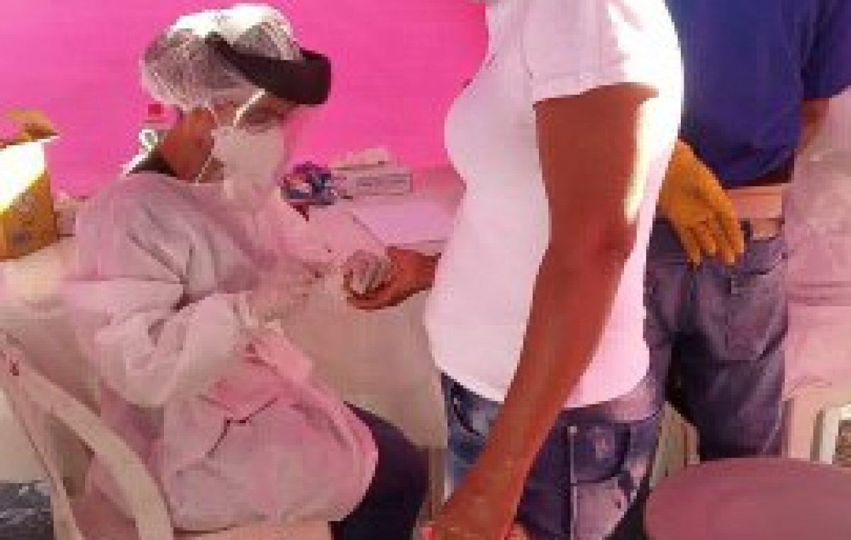 Feirantes foram testados para COVID-19, neste sábado (27)