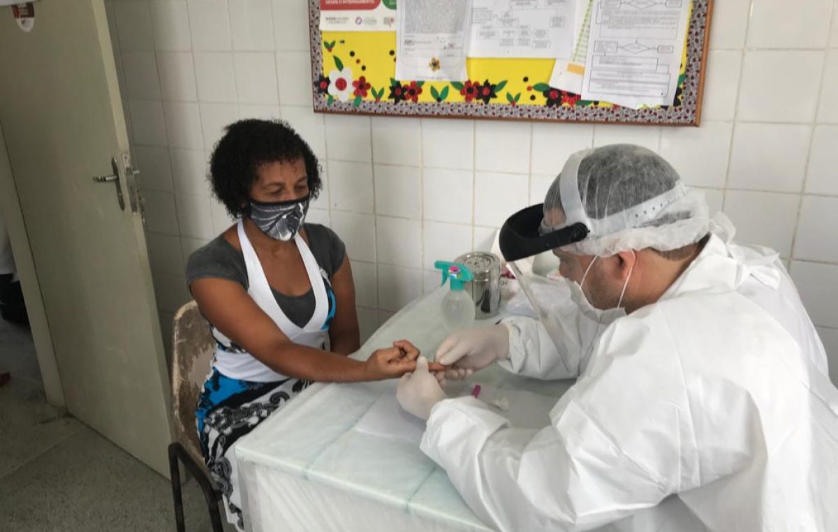 Trabalhadores do comércio essencial de Jabequara fizeram testes rápido para COVID-19, nesta sexta-feira (17)