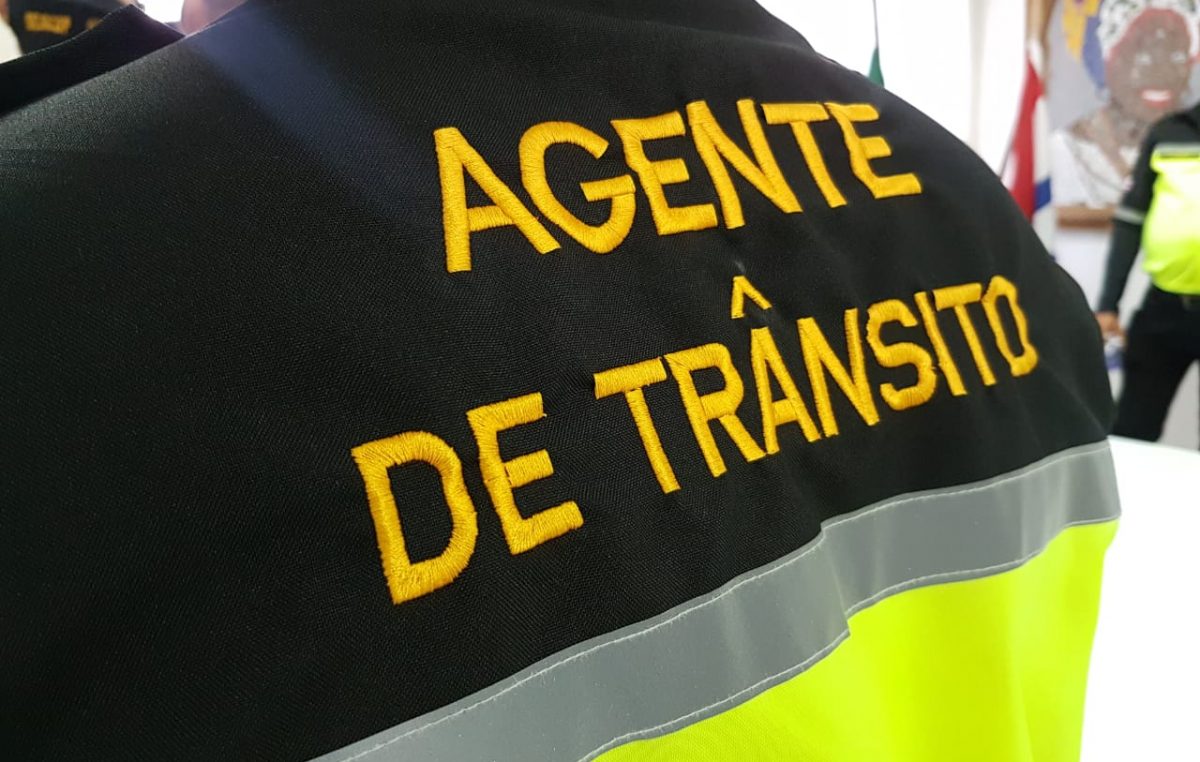 Prefeitura realiza entrega de fardamento para agentes de trânsito