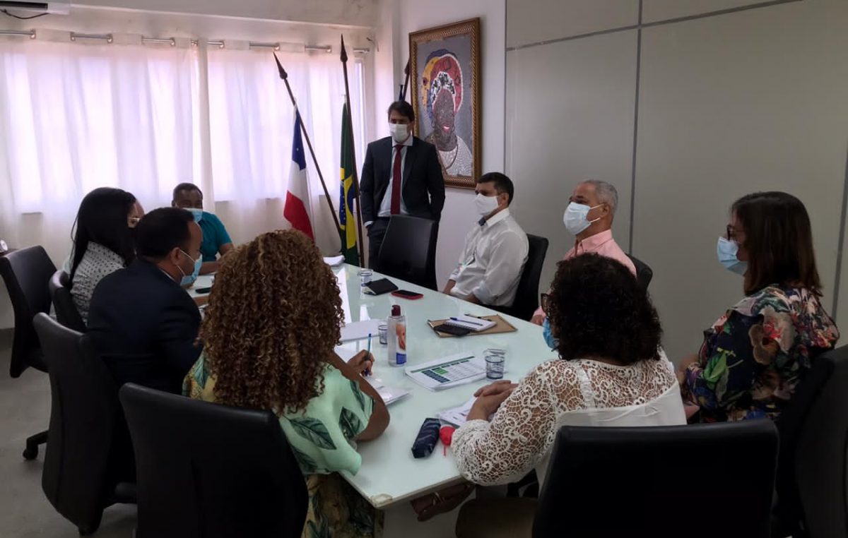 Prefeito Evandro Almeida e membros da Comissão de Transição do próximo governo reuniram-se com representantes da RLAM nesta quinta-feira (10)