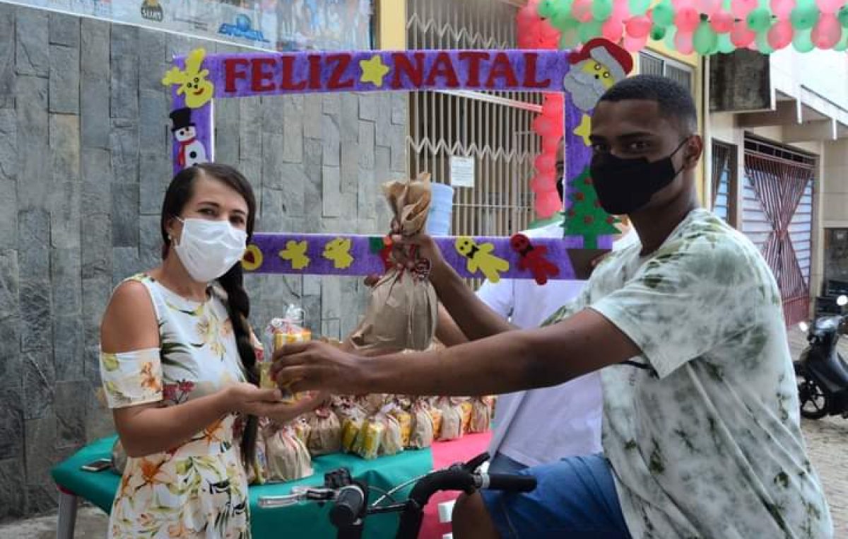 CRAS Caípe realizou Drive Thru de encerramento das atividades de 2020