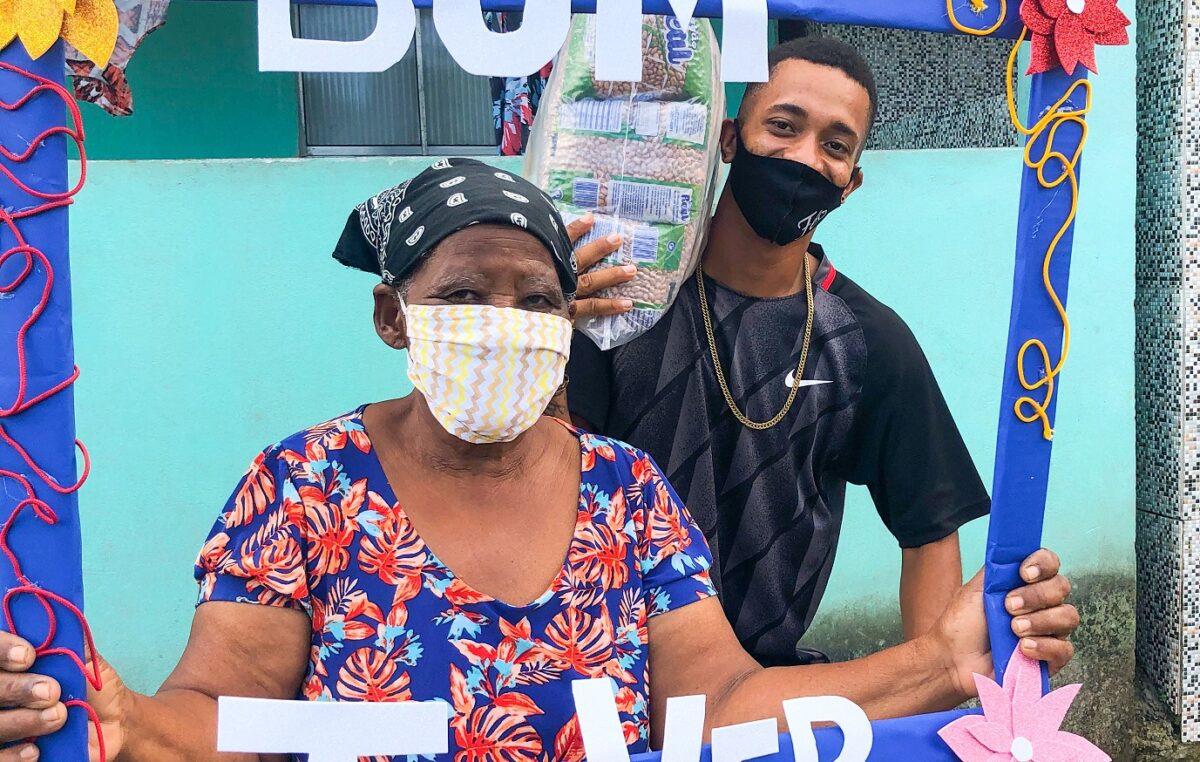 Idosos de Muribeca também receberam cestas básicas, por meio do Serviço de Convivência e Fortalecimento de Vínculo – SCFV (SEDES)