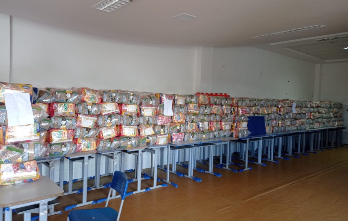 Kits Alimentação Escolar são entregues para os alunos da Rede Municipal