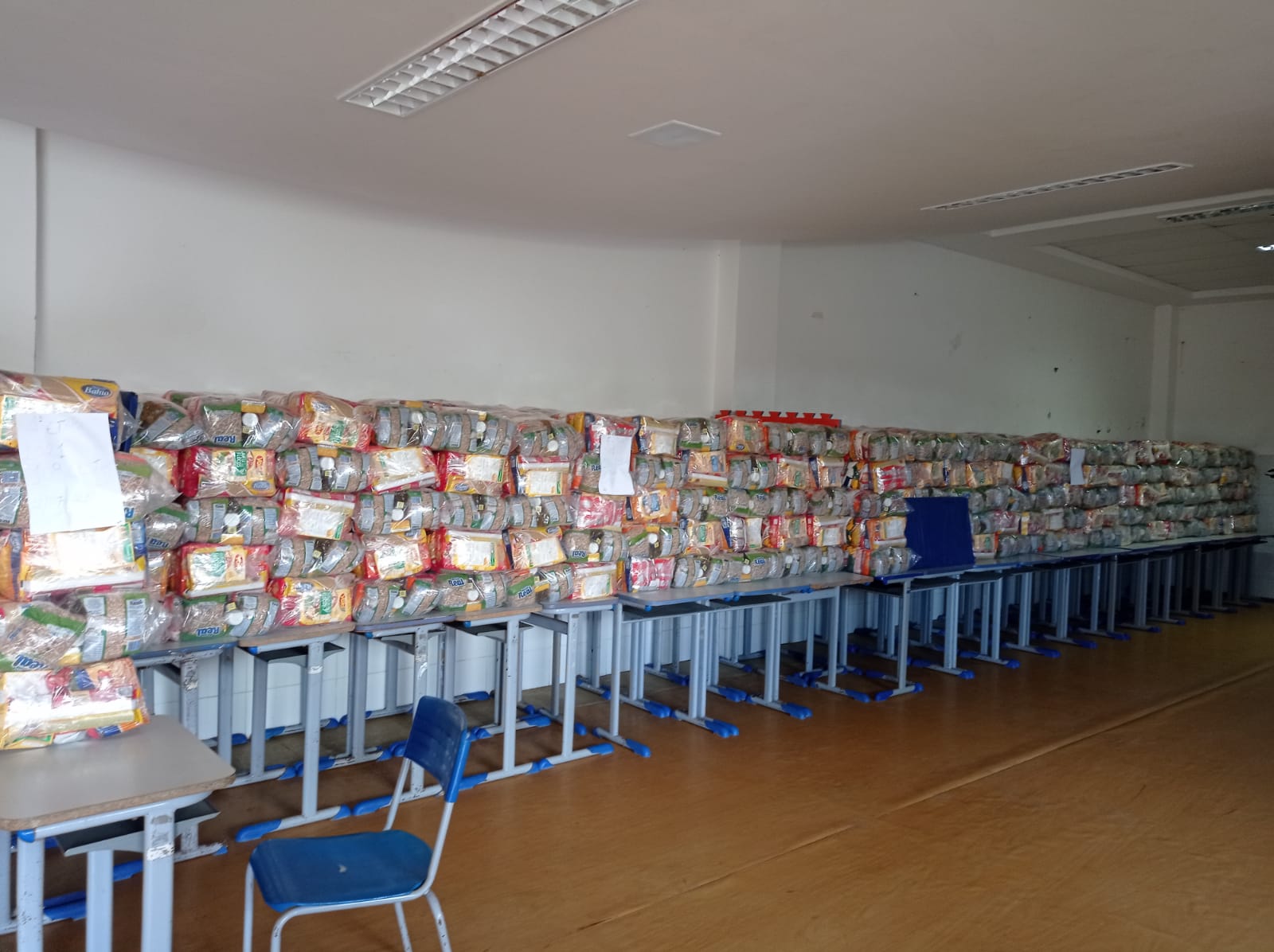 Kits Alimentação Escolar são entregues para os alunos da Rede Municipal