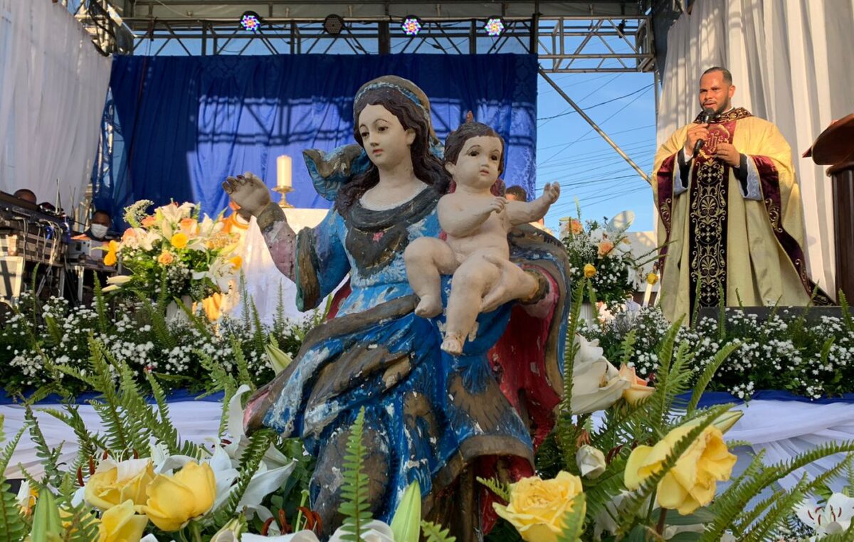 Nossa Senhora Luz do Monte foi celebrada com missa, procissão e alvorada