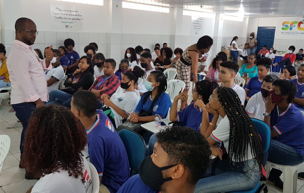 A Prefeitura por meio da SEJUV e SEPLANDEC, realizou palestra para os jovens, com o tema Aptidão Profissional